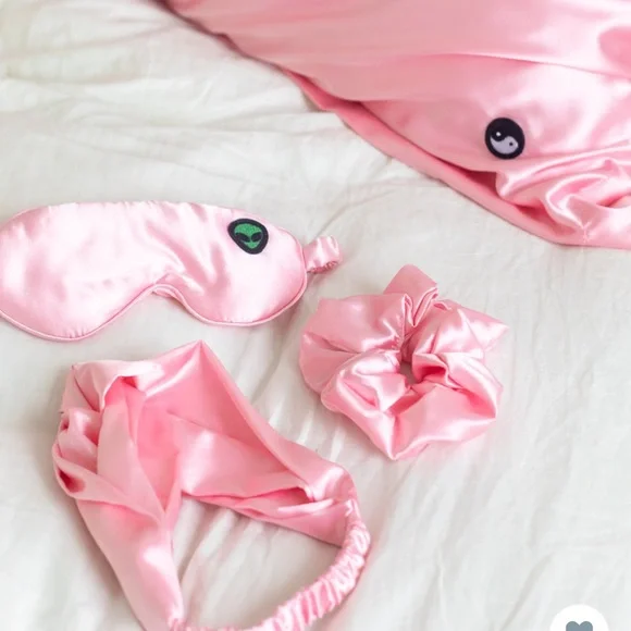 TRULY Beauty, 4piece Sleep Satin Set, Bonnie Nuit, NEW - Picture 3 of 7